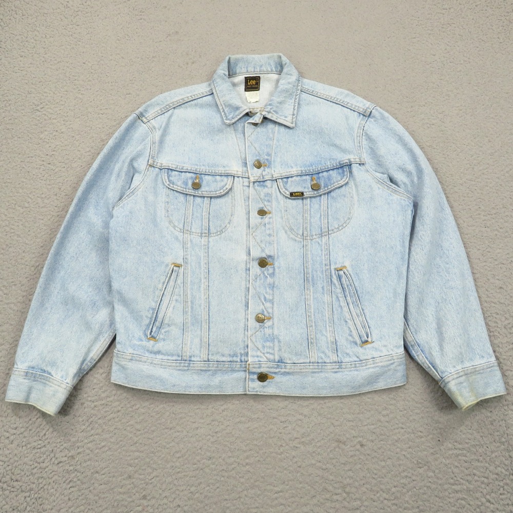 VINTAGE Lee Denim Jacket Medium 80s Made in USA Light Wash Trucker Mens Coat VTG